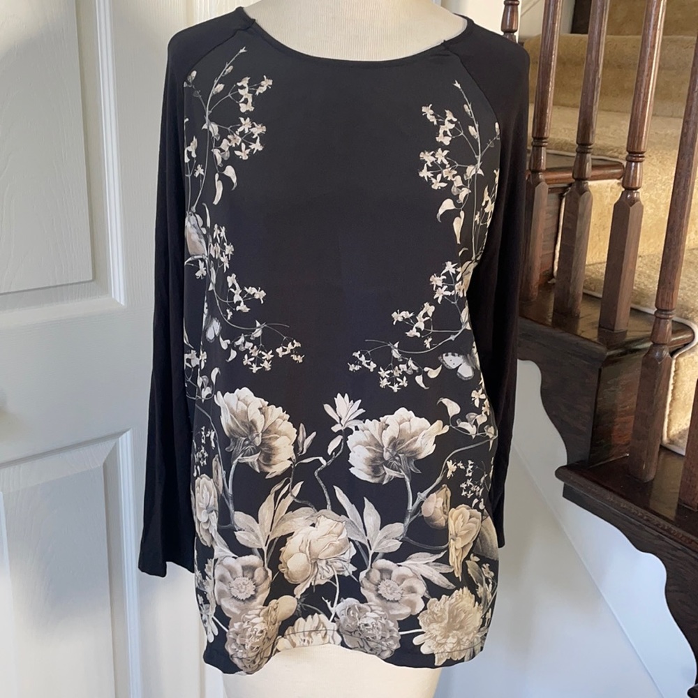 Levante floral tunic top knit in back L NWOT